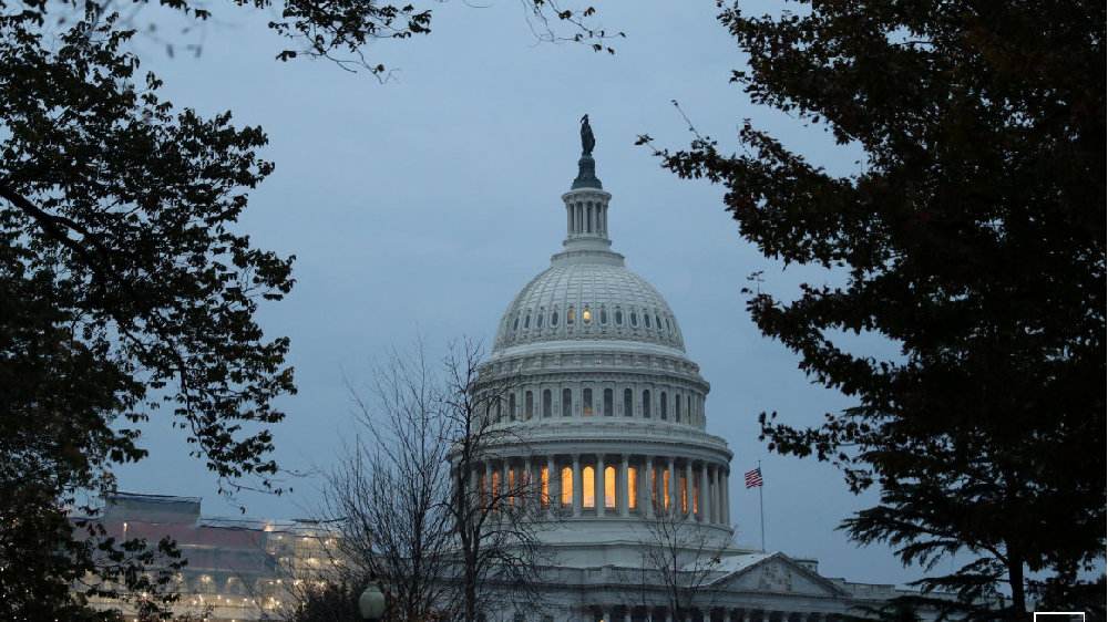 美国参议院通过最高法院大法官巴雷特提名