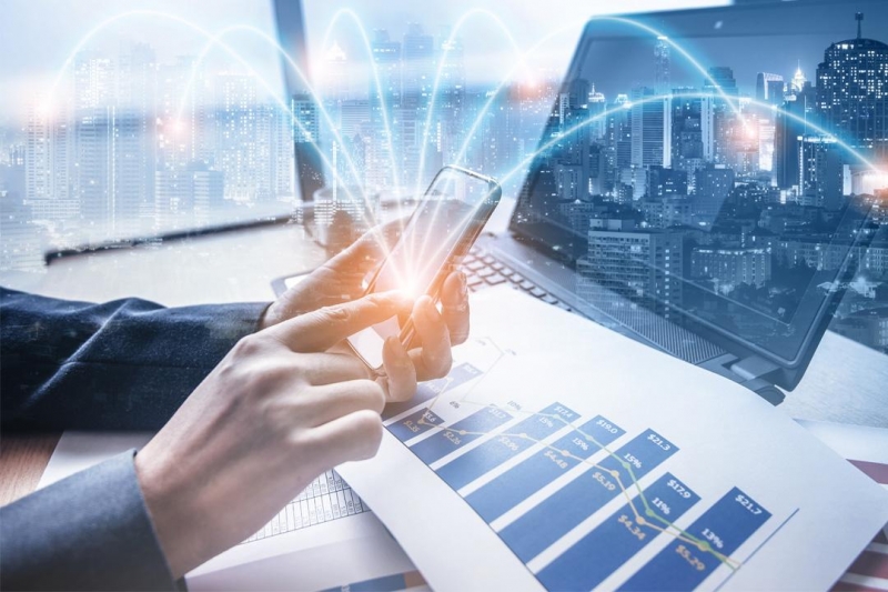 金融市场基础设施服务供应商SIX Group宣布，将合并集团子公司西班牙证券交易所Bolsas y MercadosEspanoles（BME），以及集团旗下瑞士主平台。  　　据SIX发布的新闻稿称，BME和瑞士主平台的合并将改善两大市场的功能，为所有利益相关者带来好处。西班牙市场将继续在马德里开展运营，瑞士市场则继续在苏黎世开展运营，并接受当地监管机构监管。  　　第一步，股票、类似股票和固定收益工具的交易以及交易相关服务将在SIX交易平台上协调，通过扩大和优化目前SIX的能力，以满足西班牙市场的需求。同时，两大市场的市场数据传播也将得到协调。交易平台流程协调的范围不包括衍生工具。  　　下一步，SIX将与西班牙市场参与者协商，进一步细化项目范围，从而制定详细的规格和项目计划。SIX预计将在2022年第四季度和2023年第二季度之间迁移股票、类似股票和固定收益工具，这将为西班牙市场和瑞士市场提供最先进的功能。  　　SIX执行董事会成员兼全球交易所负责人Thomas Zeeb：这是将BME并入SIX的重要一步。我们的西班牙团队和瑞士团队正在紧密合作，寻找最佳的过渡方式。本次合并确保了市场能够从增强型交易平台、扩展能力、新功能以及改进且简化的系统和技术中受益